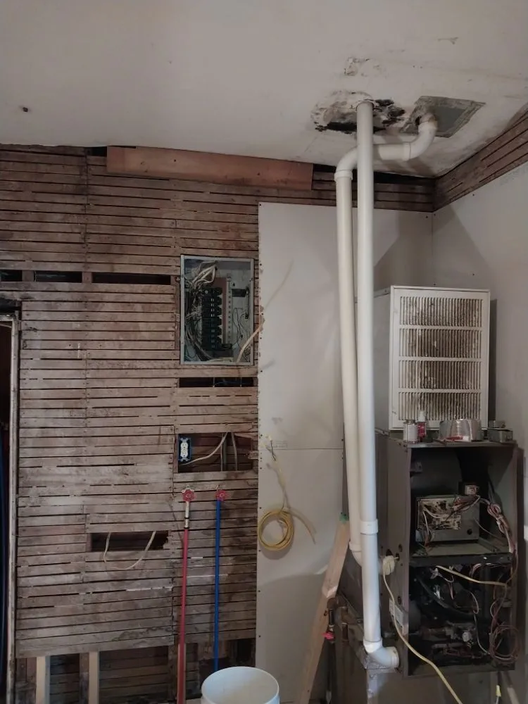 Trusted electrician providing panel upgrade in Mason, IL - Moe's Home Maintenance and Repair