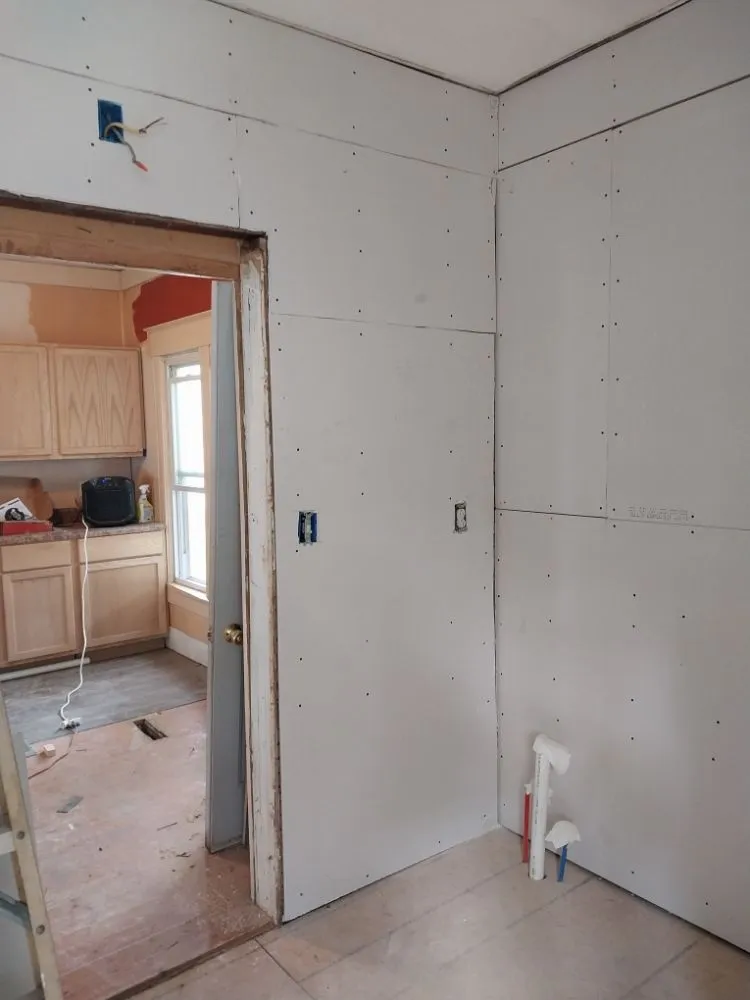 Licensed electrician providing wiring installation in Mason, IL - Moe's Home Maintenance and Repair