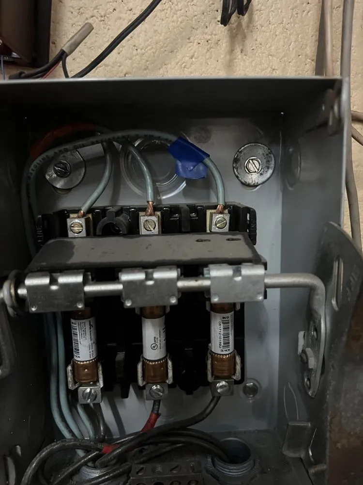 Slide of Moe’s Lighting Services