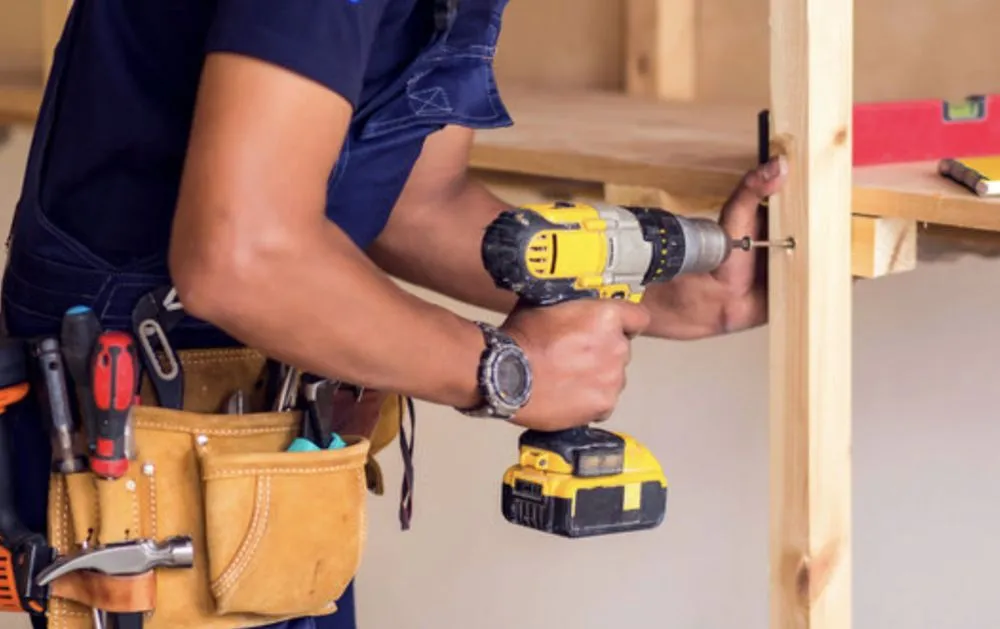 Slide of Moe’s Lighting Services