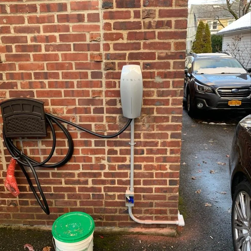 Professional electrical service for homes in lighting installation, by