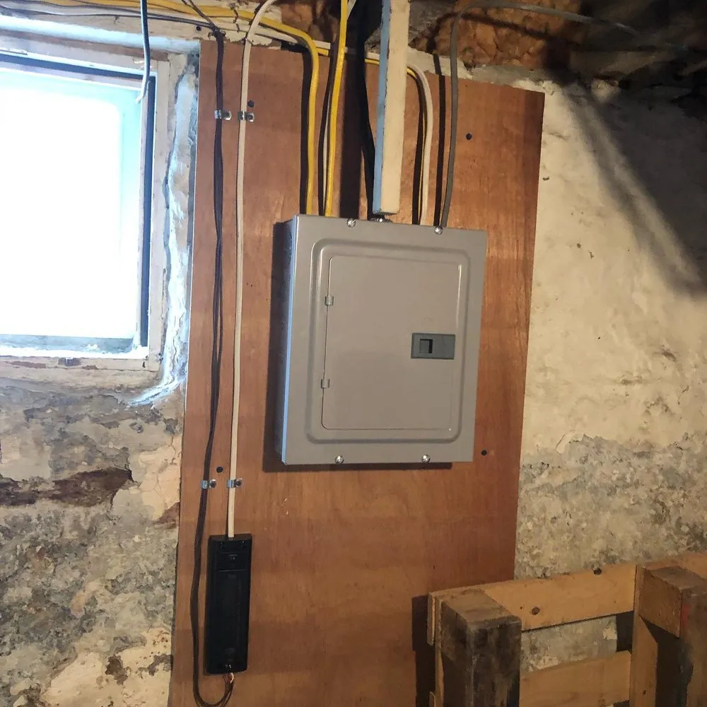 Slide of Moment Emergency Electrician