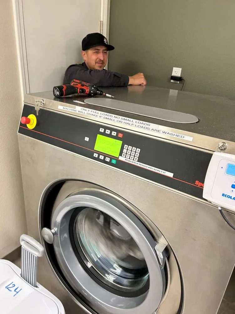 Emergency electrician providing outlet and switch repair in , 