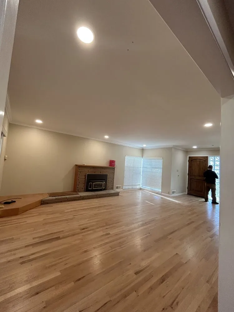 Expert electrician providing circuit breaker repair in , 