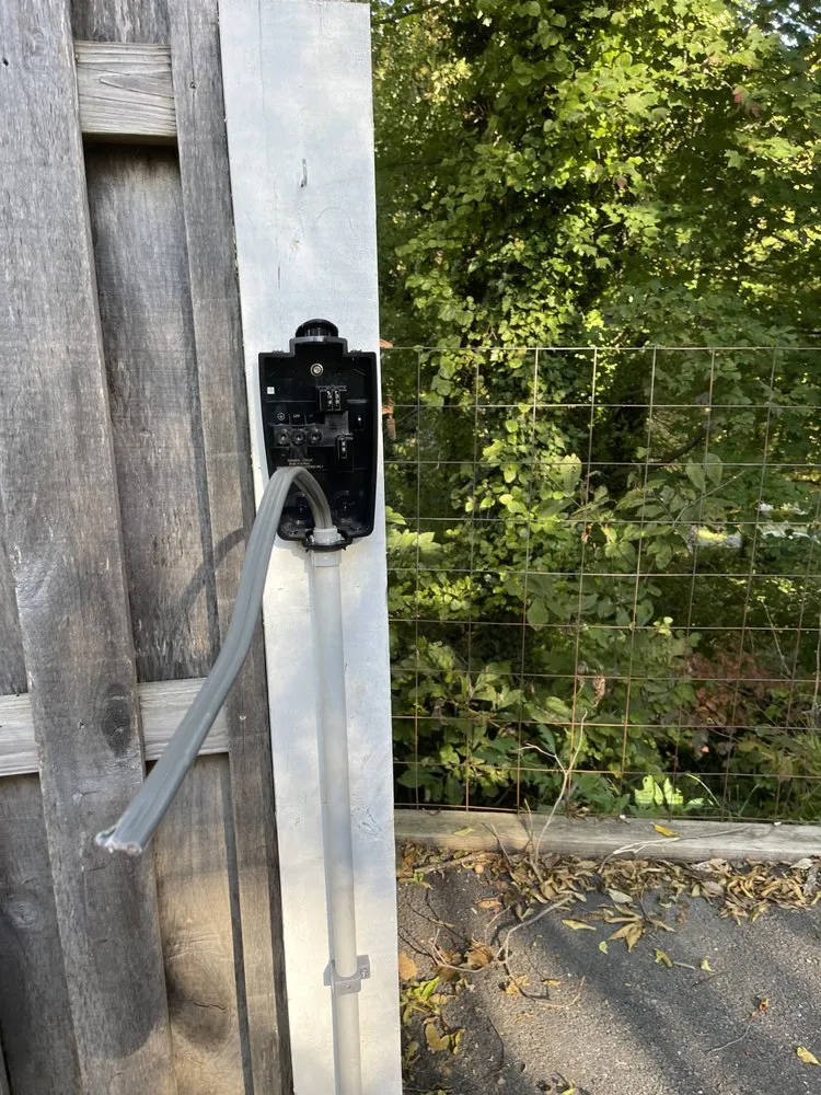 Trusted electrician providing circuit breaker repair in White plains, MD - Monumental Electric