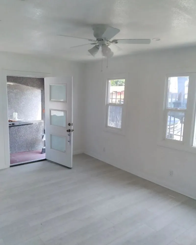 Trusted electrician providing emergency electrical service in , 