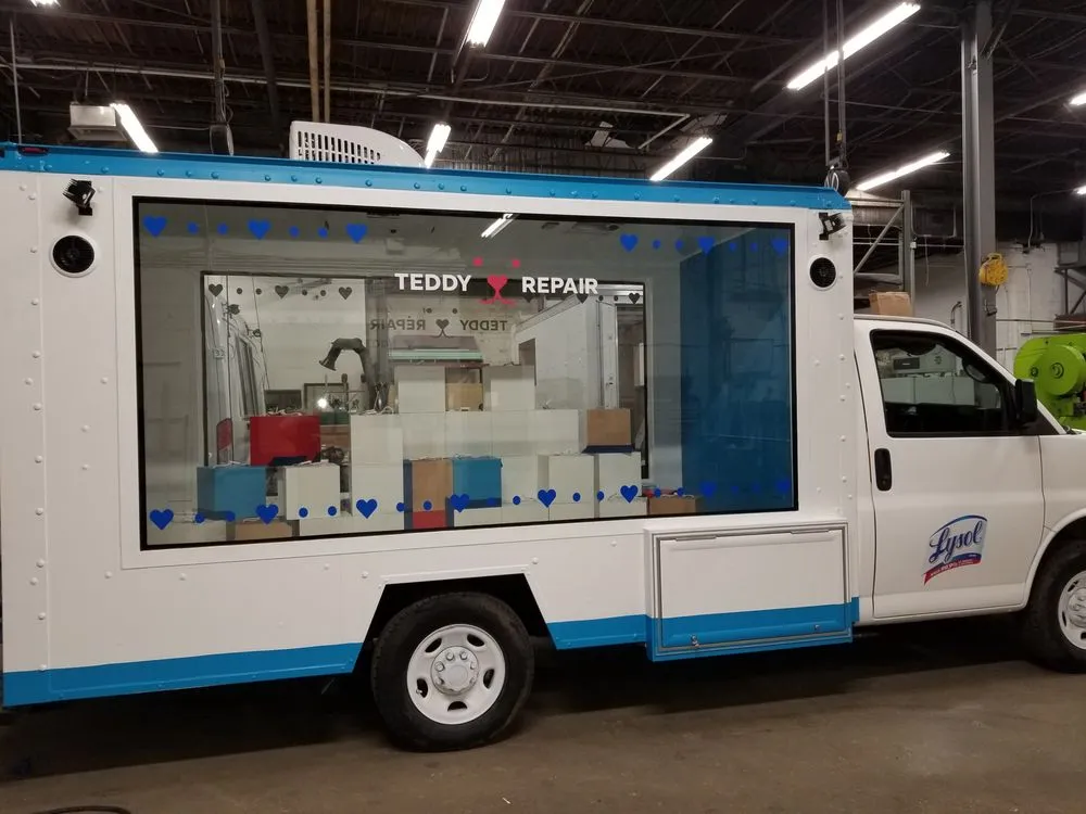 Licensed electrician providing electrical repair in , 