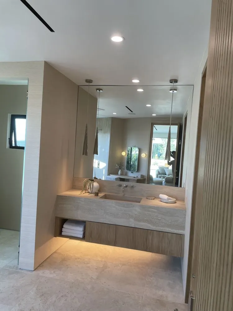 Professional outlet and switch repair in Vannuys, CA by Moretski Electric