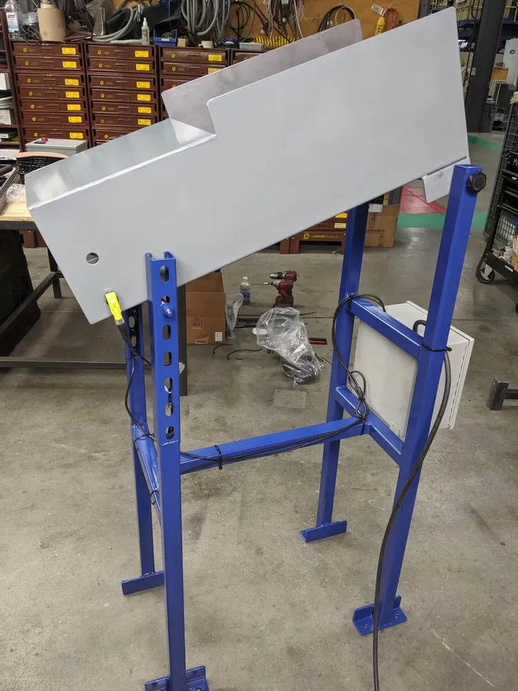 Certified electrician providing emergency electrical service in , 