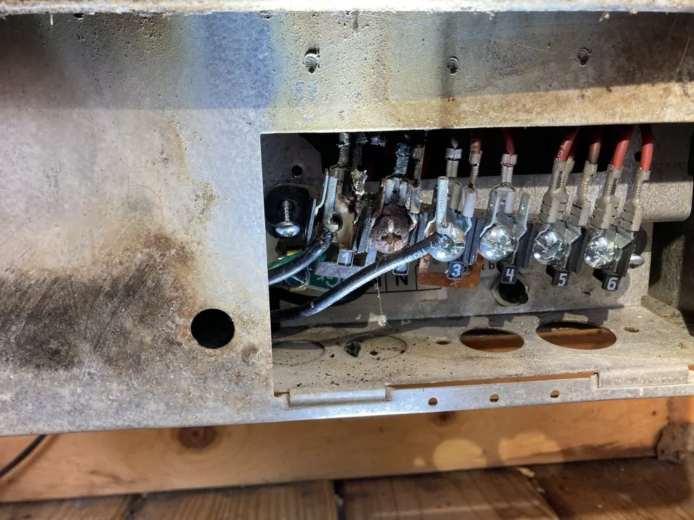 Certified electrician providing emergency electrical service in Webster, WI - Moses Tijerina’s Handyman Services