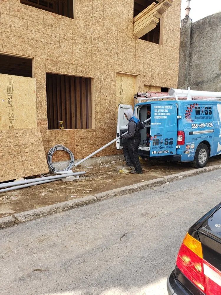 Slide of Moss Contracting