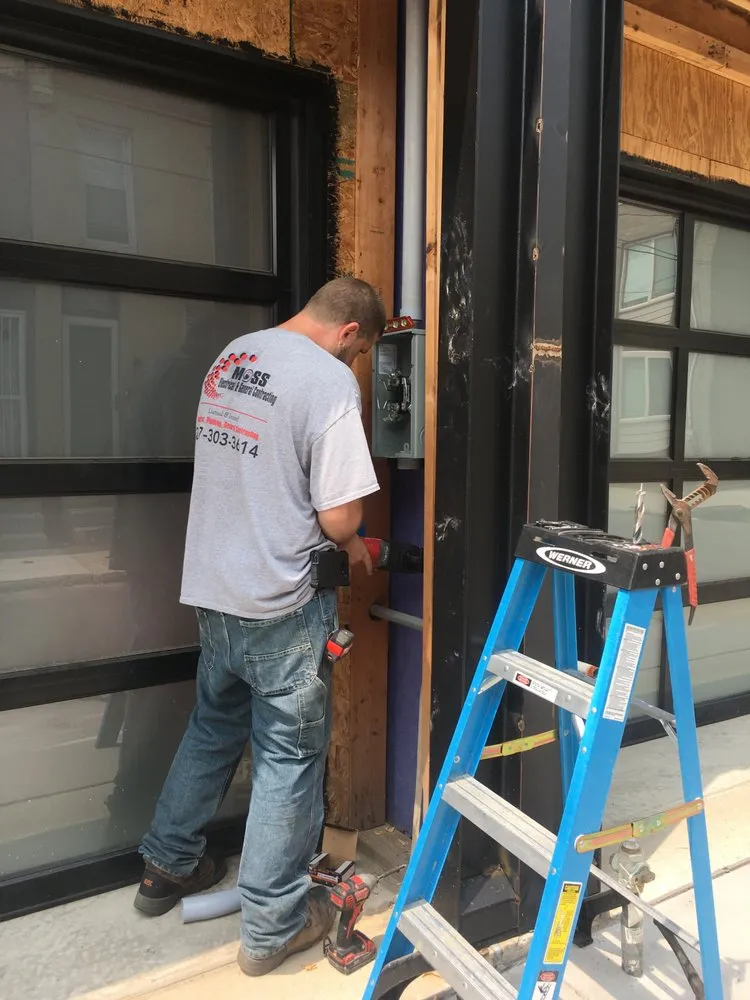 Slide of Moss Contracting