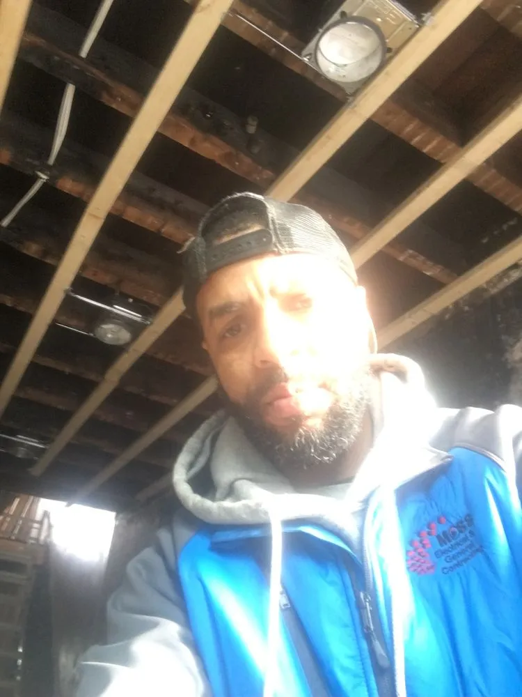 Slide of Moss Contracting