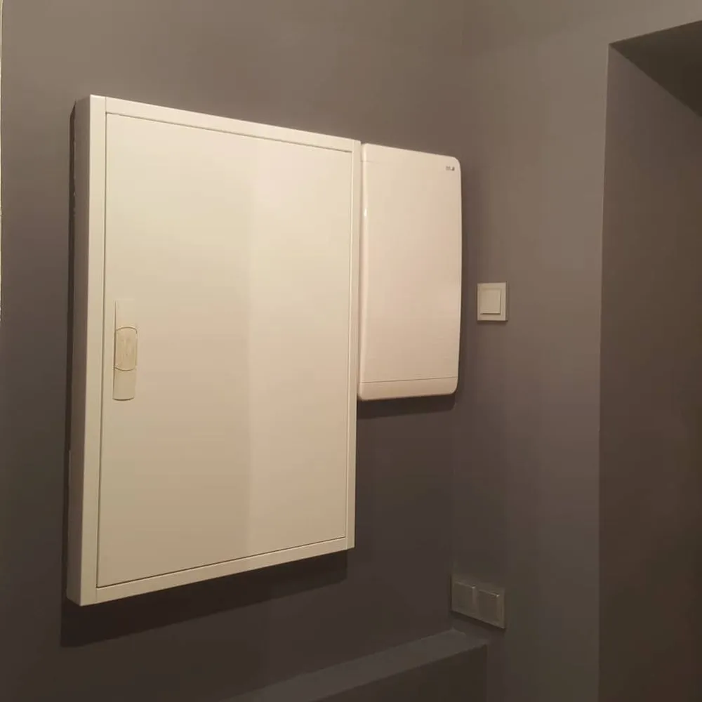 Slide of Mott Ave Electricians