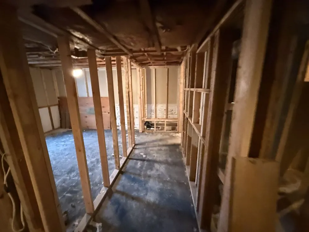 Emergency electrician providing wiring installation in , 