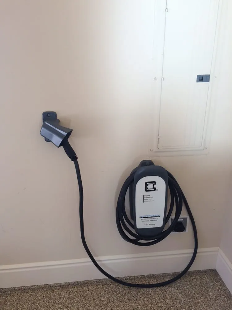 Affordable electrician providing circuit breaker repair in ,