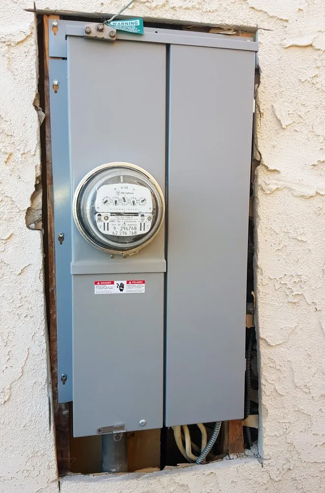 Professional electrician providing emergency electrical service in Tarzana, CA - MOV Electrical Services