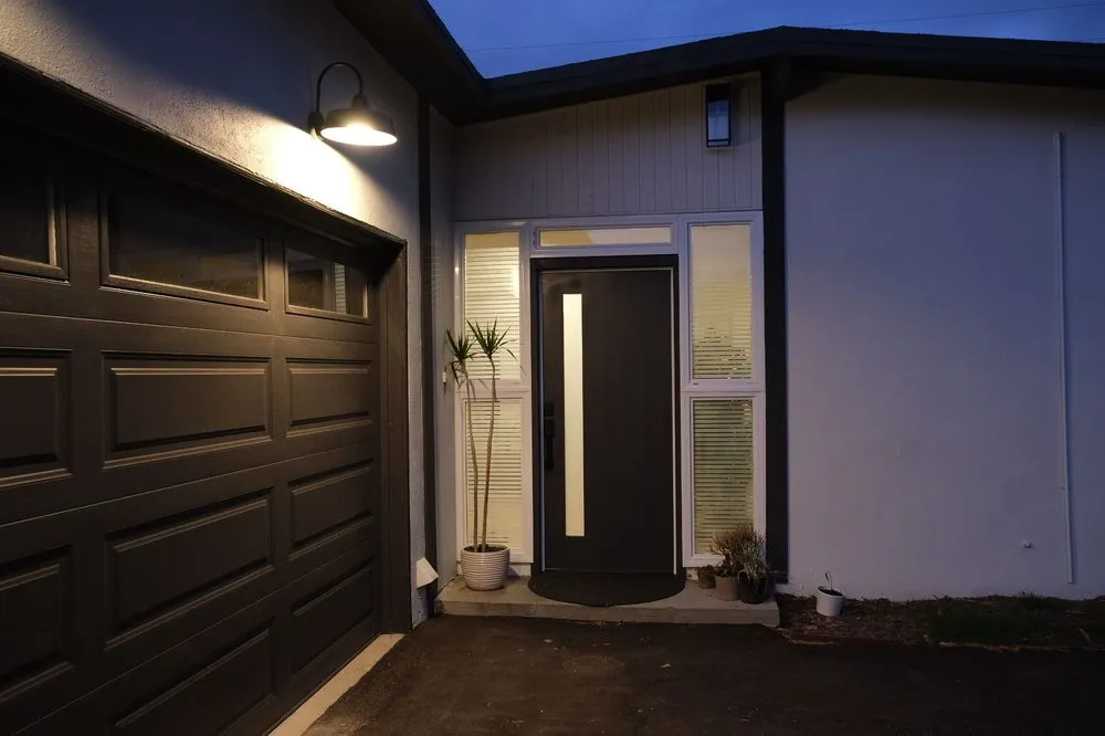Affordable electrician providing electrical repair in Tarzana, CA - MOV Electrical Services