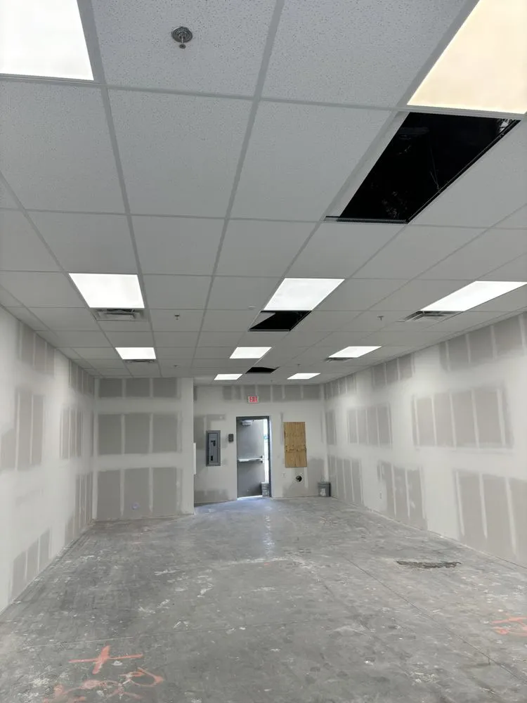 Emergency electrician providing outlet and switch repair in , 