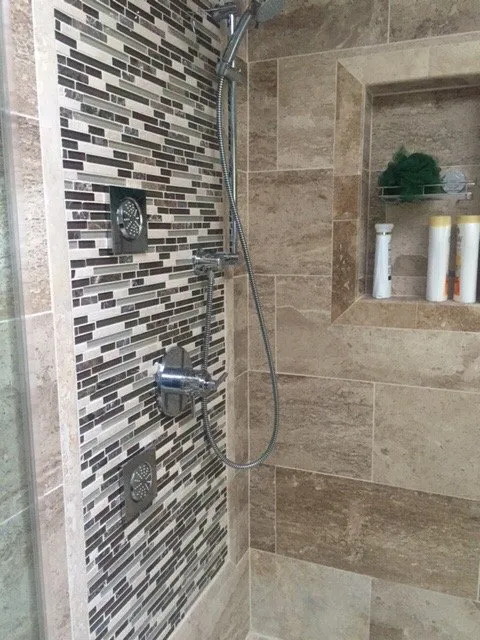 Expert electrician providing emergency electrical service in , 