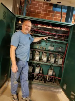 Mr 900 Electric Logo