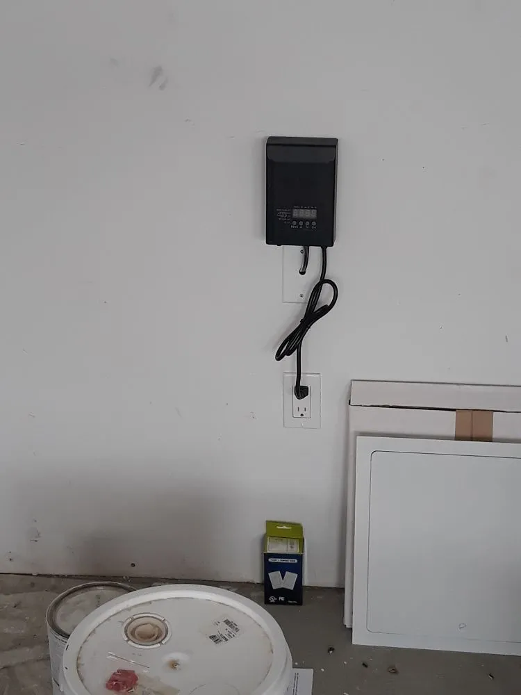 Certified electrician providing panel upgrade in City of Commerce, CA - Mr. Cheto’s Electric