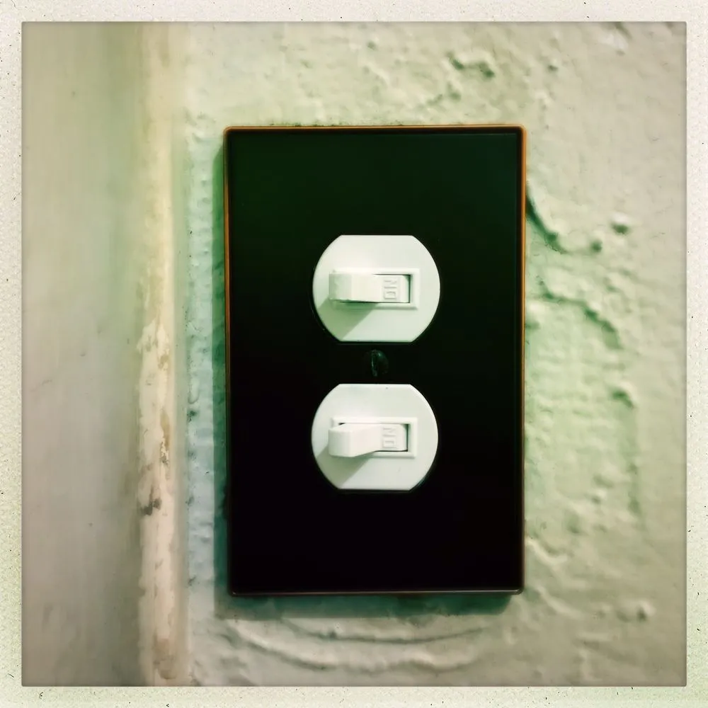 Emergency circuit breaker repair service in City of Commerce, CA - Mr. Cheto’s Electric