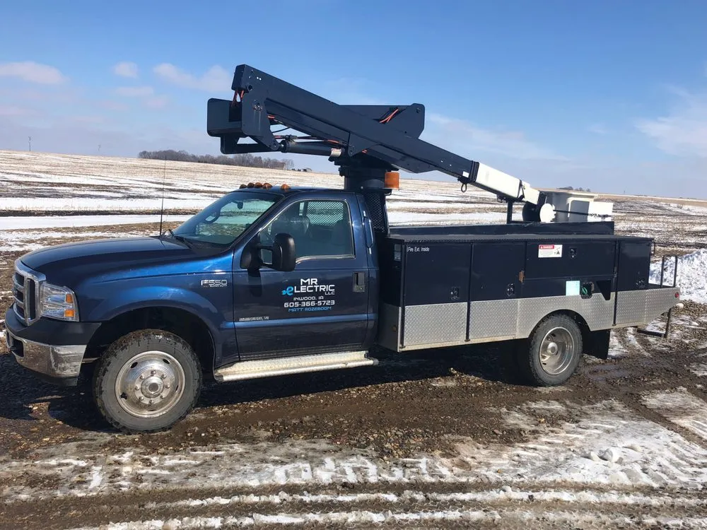 Professional electrician providing electrical repair in Inwood, IA - MR Electric