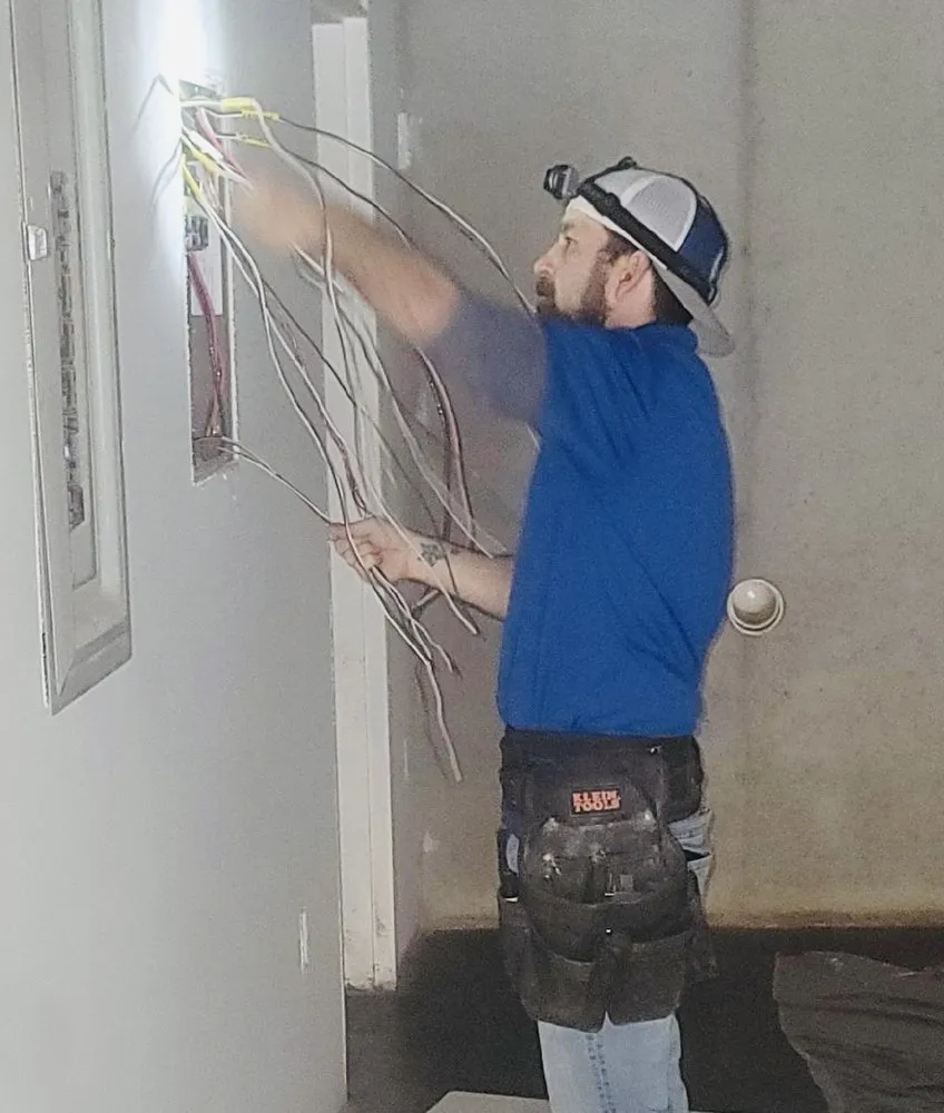 Emergency electrician providing circuit breaker repair in Marble Hill, GA - Mr. Electric of Canton