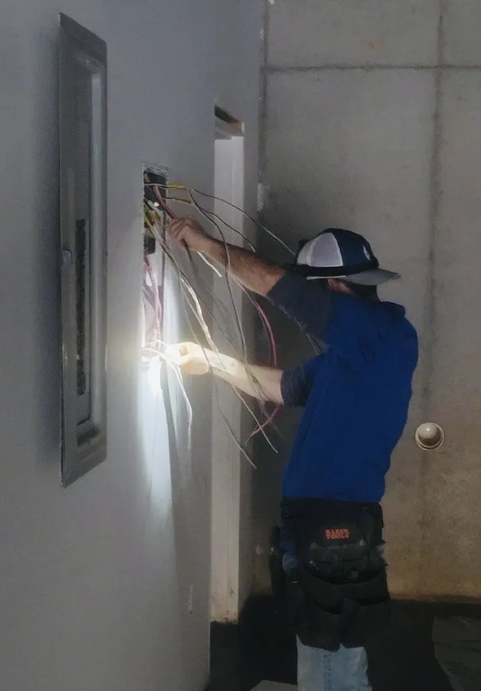 Certified electrician providing emergency electrical service in Marble Hill, GA - Mr. Electric of Canton