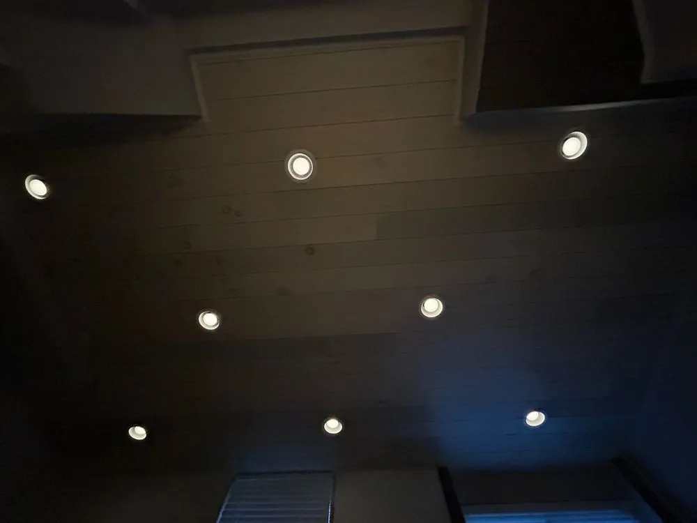 Reliable electrician providing electrical repair in , 