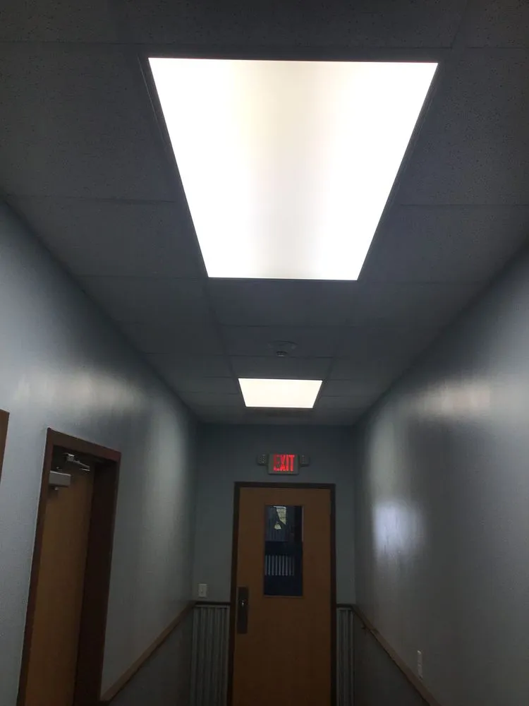 Licensed electrician providing emergency electrical service in ,