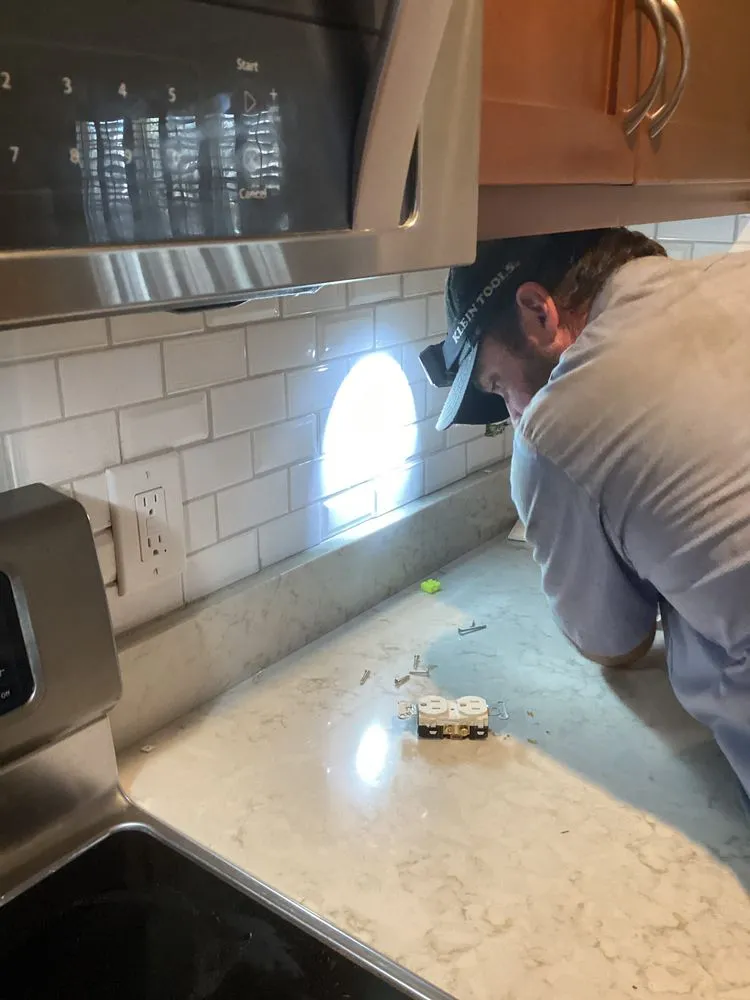 Slide of Mr. Electric of Knoxville