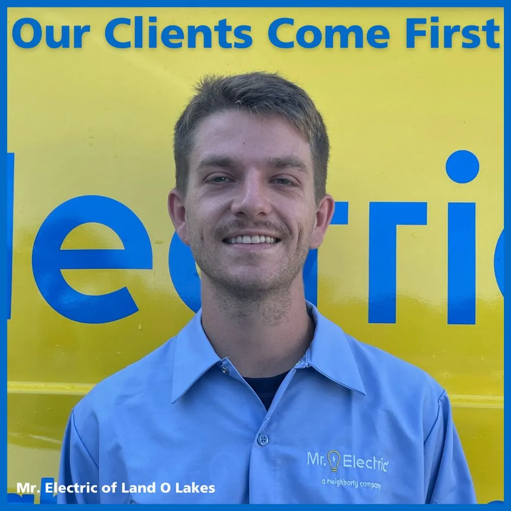 Professional electrician providing panel upgrade in Land O' Lakes, FL - Mr. Electric of Land O Lakes