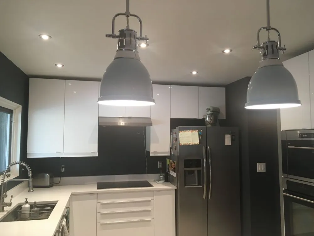 Certified electrician providing electrical repair in , 