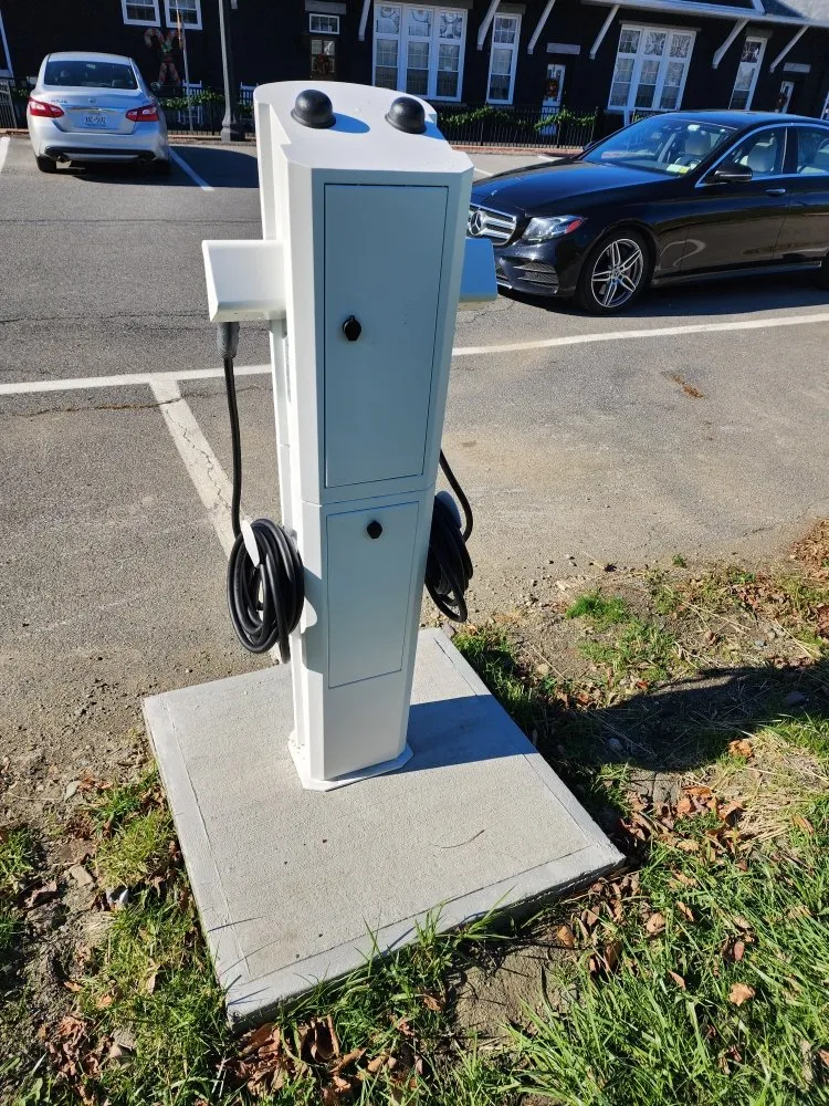 Trusted electrician providing electrical repair in , 