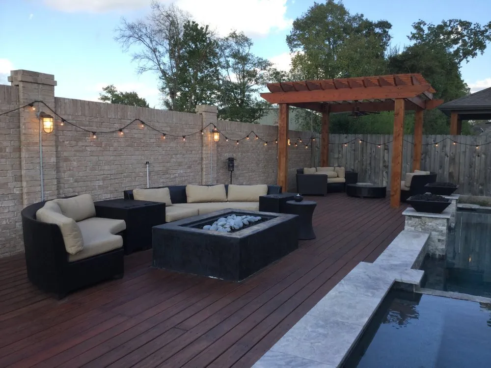 Affordable electrician providing emergency electrical service in , 