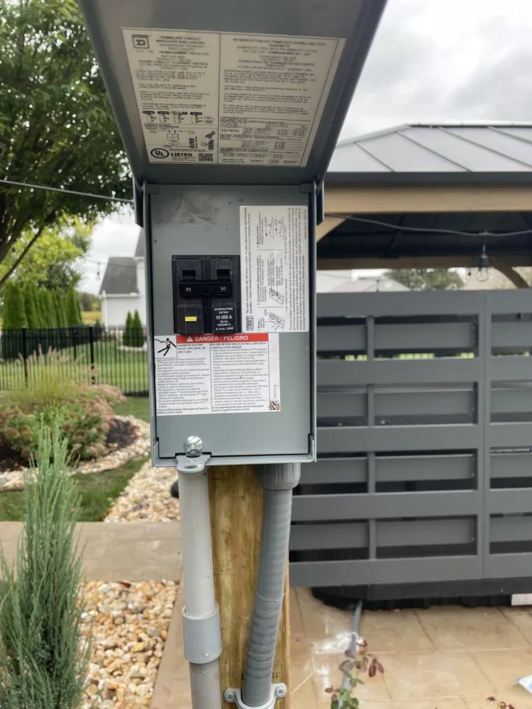 Slide of M&R Electrical & Remodeling