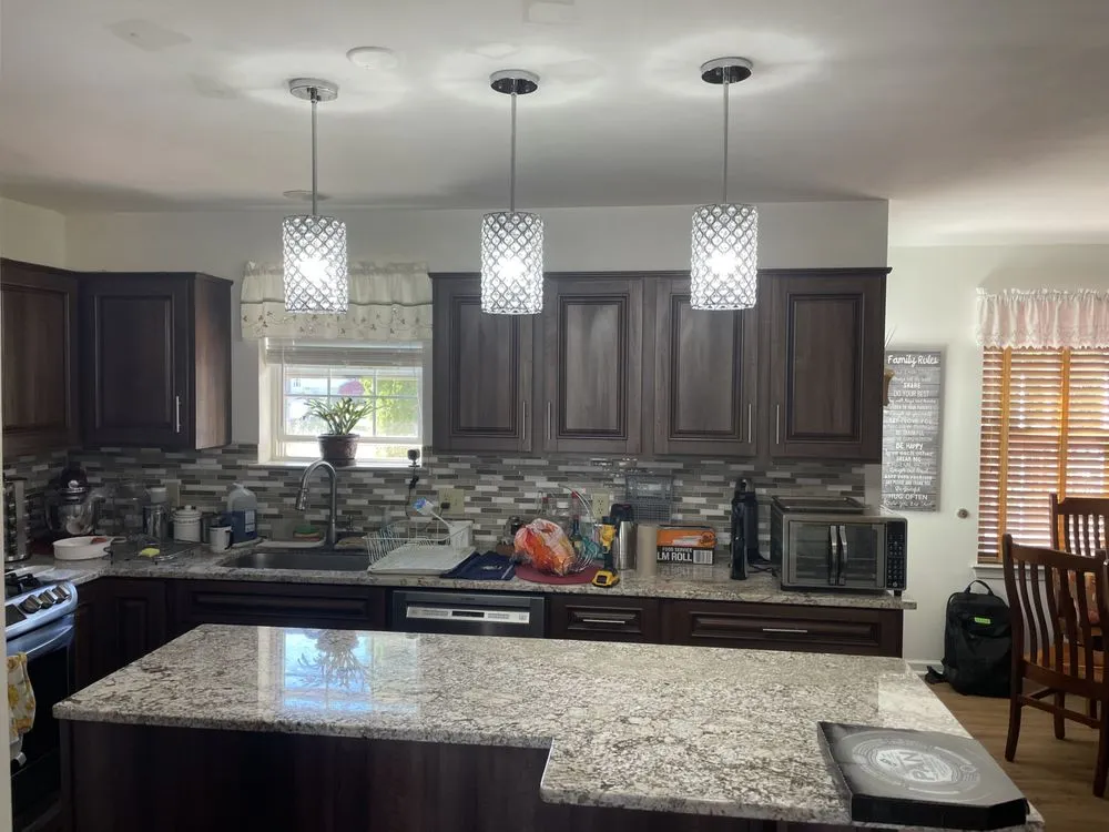 Slide of M&R Electrical & Remodeling