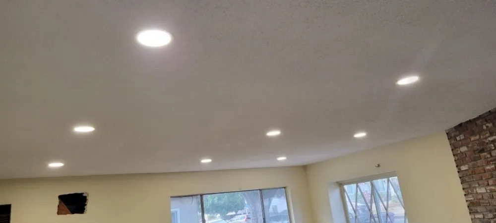 Emergency electrical service for homes in lighting installation,  by 