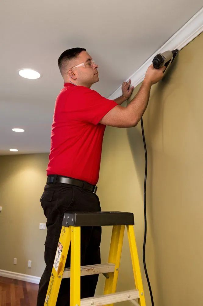 Expert electrician providing emergency electrical service in , 