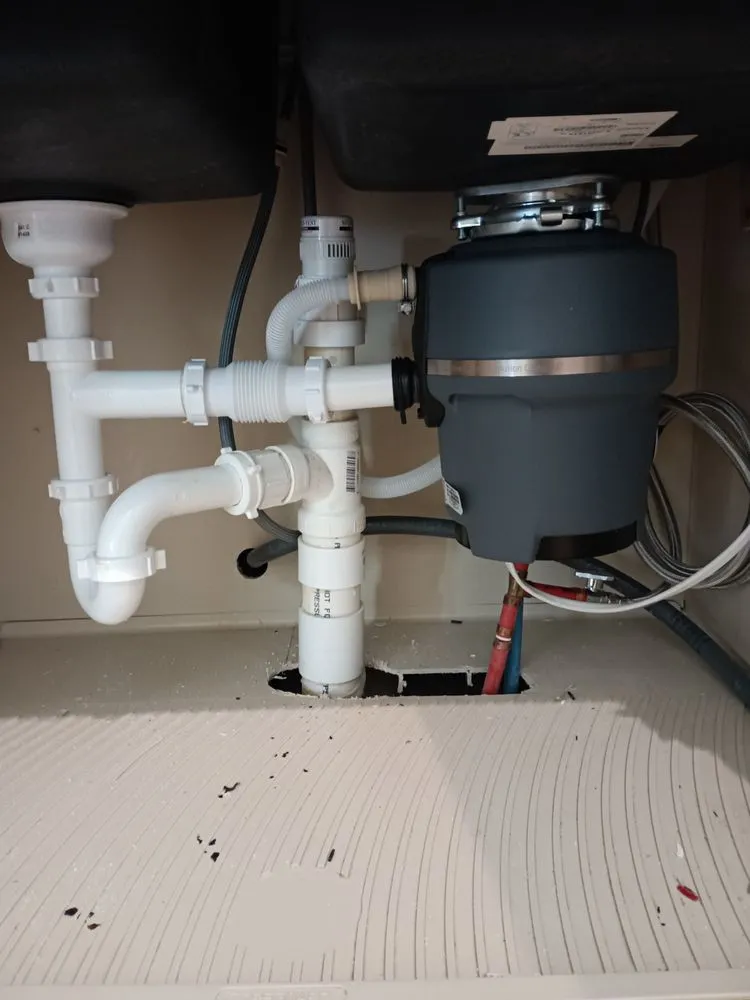 Affordable electrician providing emergency electrical service in , 