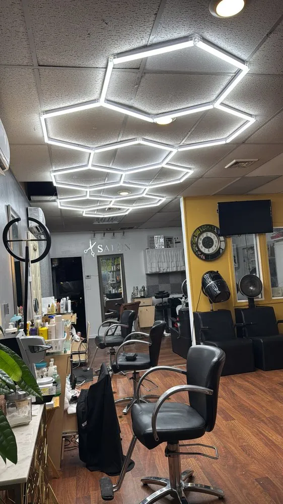 Slide of Mr Omar Handyman Travel