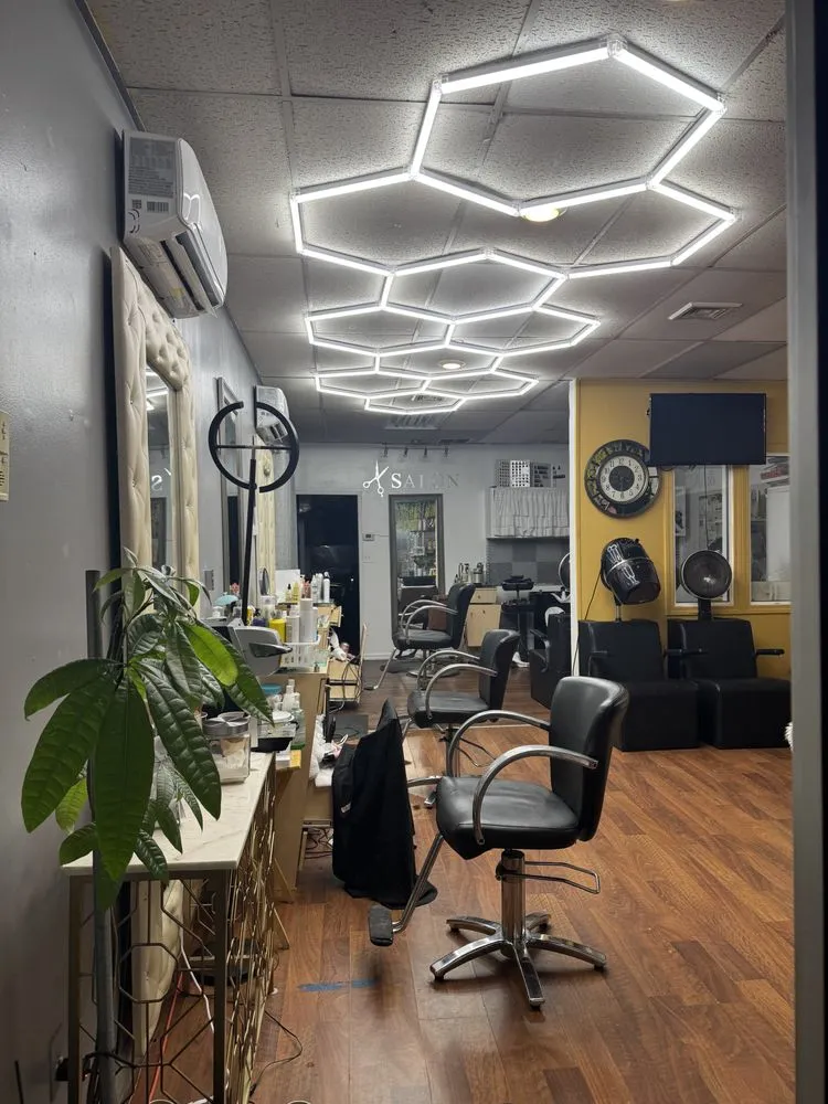 Slide of Mr Omar Handyman Travel