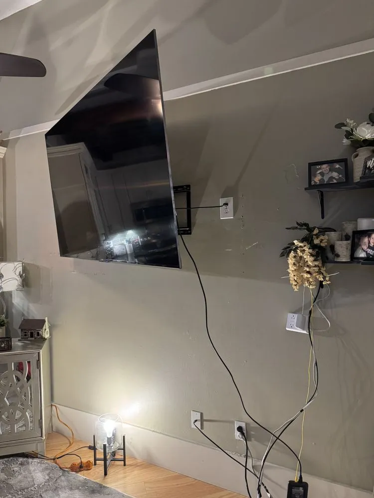 Slide of Mr Omar Handyman Travel