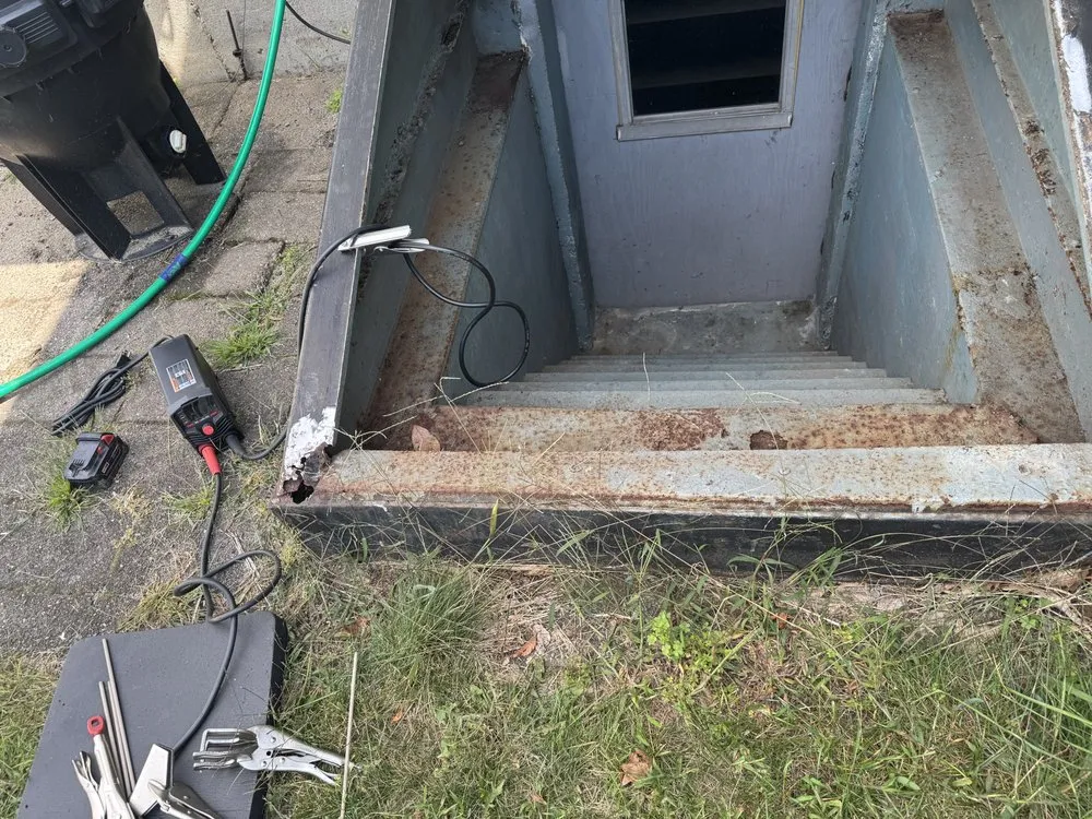 Affordable electrician providing electrical repair in , 