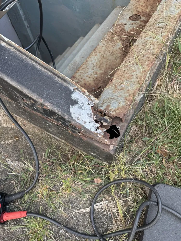 Slide of Mr Omar Handyman Travel