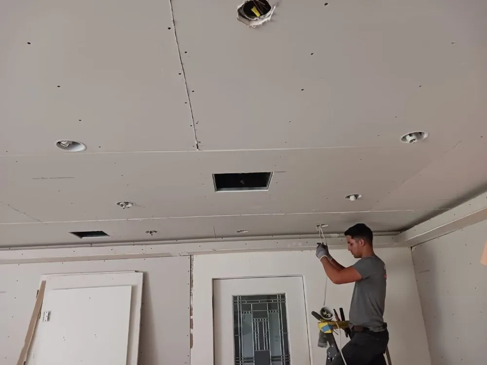 Slide of Mr Valdes Electrical Services