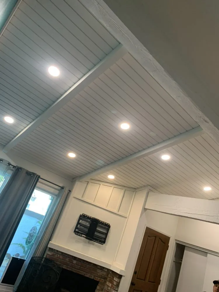 Expert electrician providing electrical repair in Arleta, CA - MT Electric