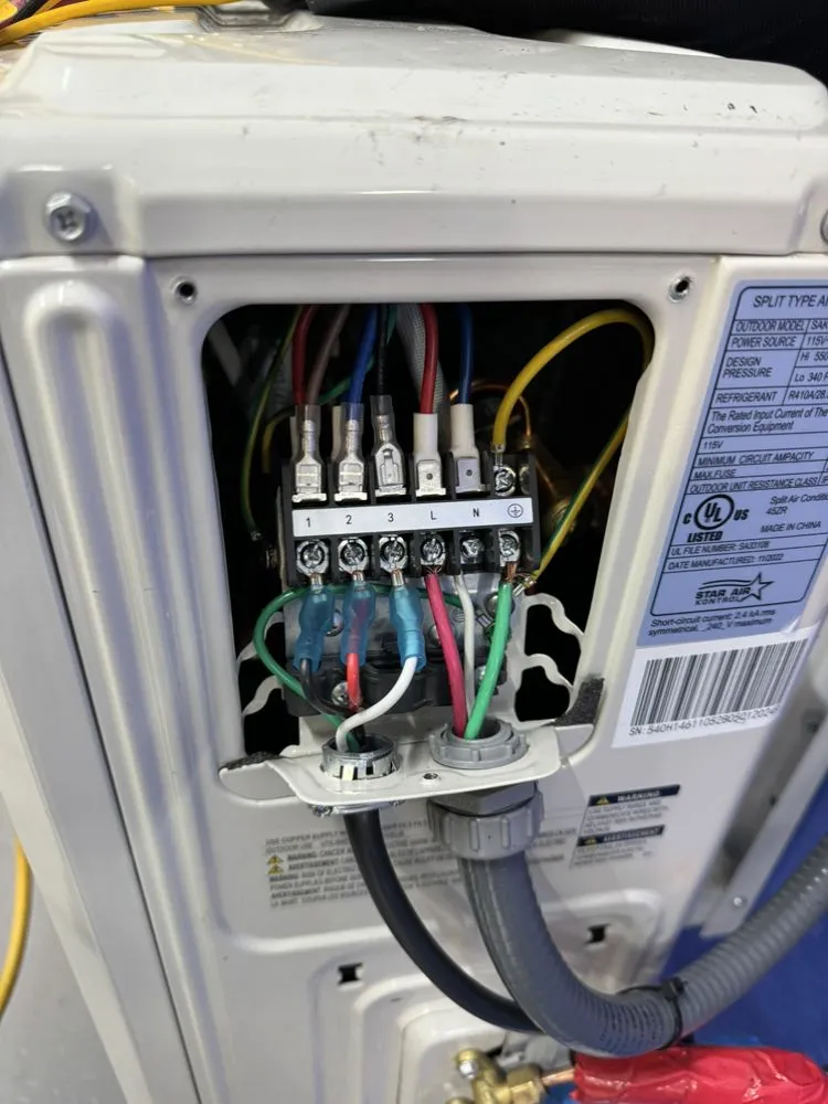 Professional electrician providing electrical repair in Arleta, CA - MT Electric